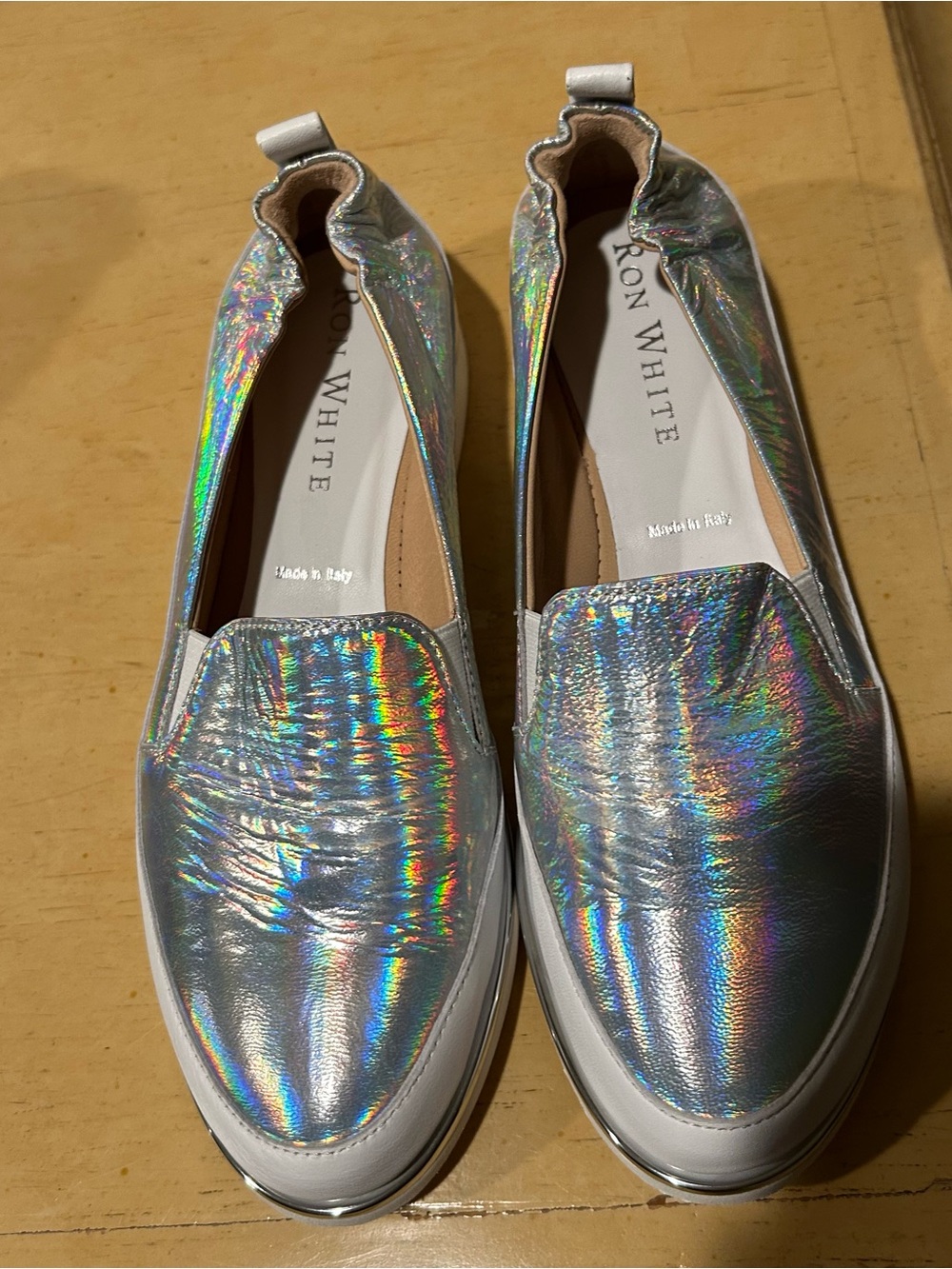 Ron white womens nellaya metallic hologram nappa shoe in size us 6 1/2 eu 37